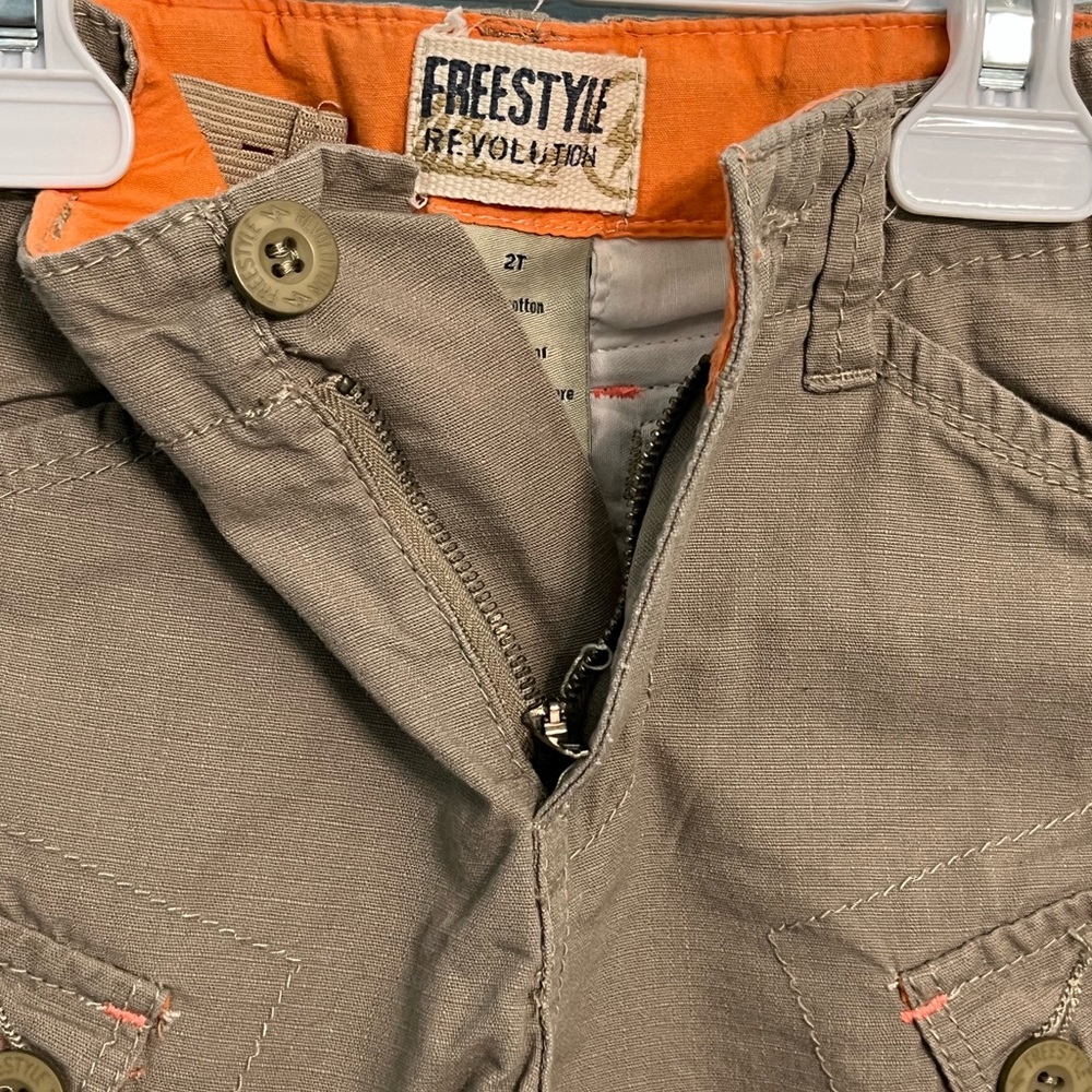 Boy’s 2T Green/Orange Plaid Shirt and Khaki Shorts Outfit - Picture 11 of 13
